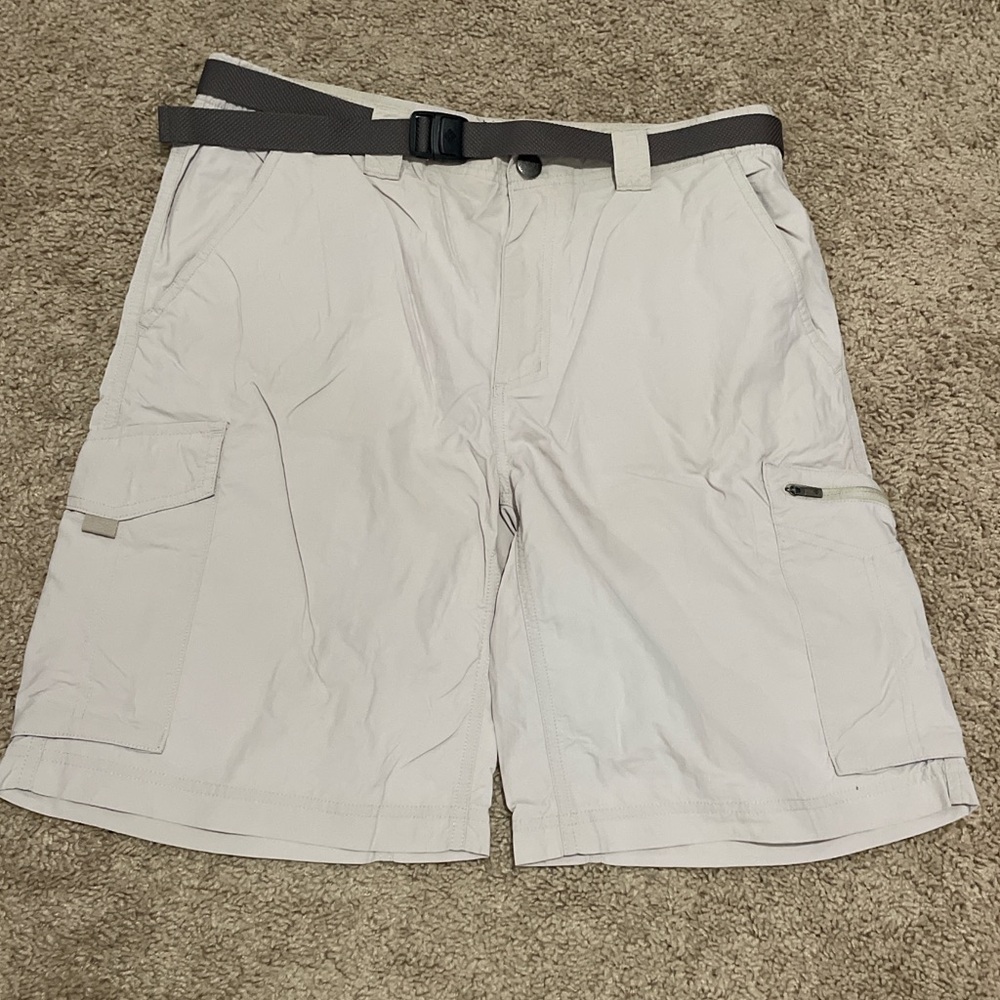 Men’s Columbia Omni Shade shorts size 34 cream color brand new with no tags